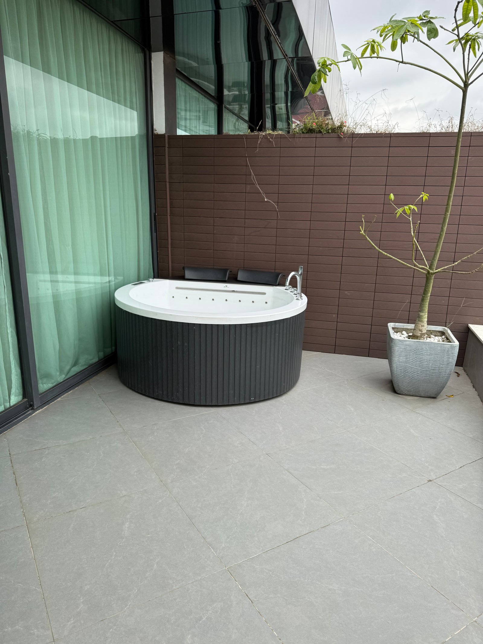 APPARTEMENT 2 PIÈCES - JACUZZI 